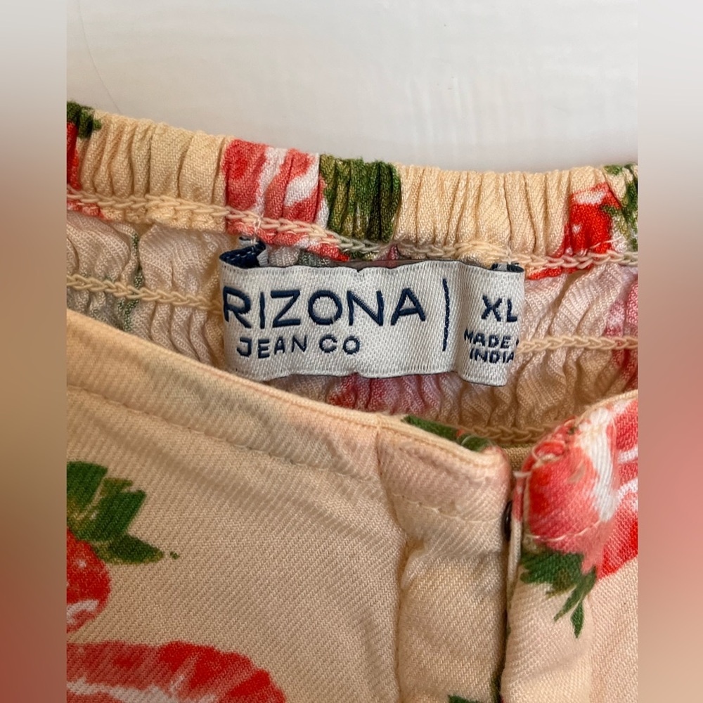 Arizona Jean Company Cream and Red Strawberry Patterned Puff Sleeve Blouse - Picture 2 of 7